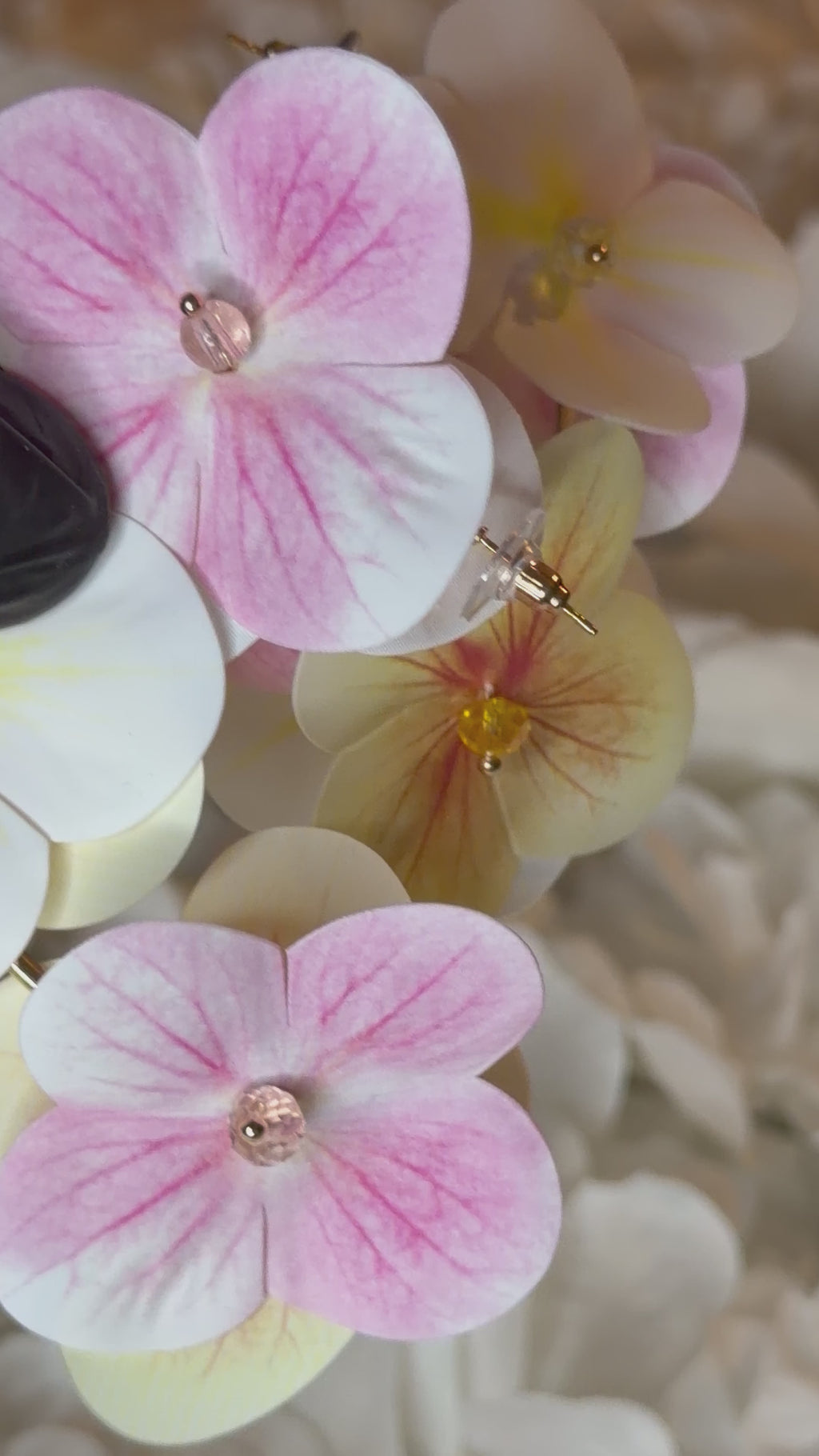 Boucle d’oreille en fleure créole blanche rose