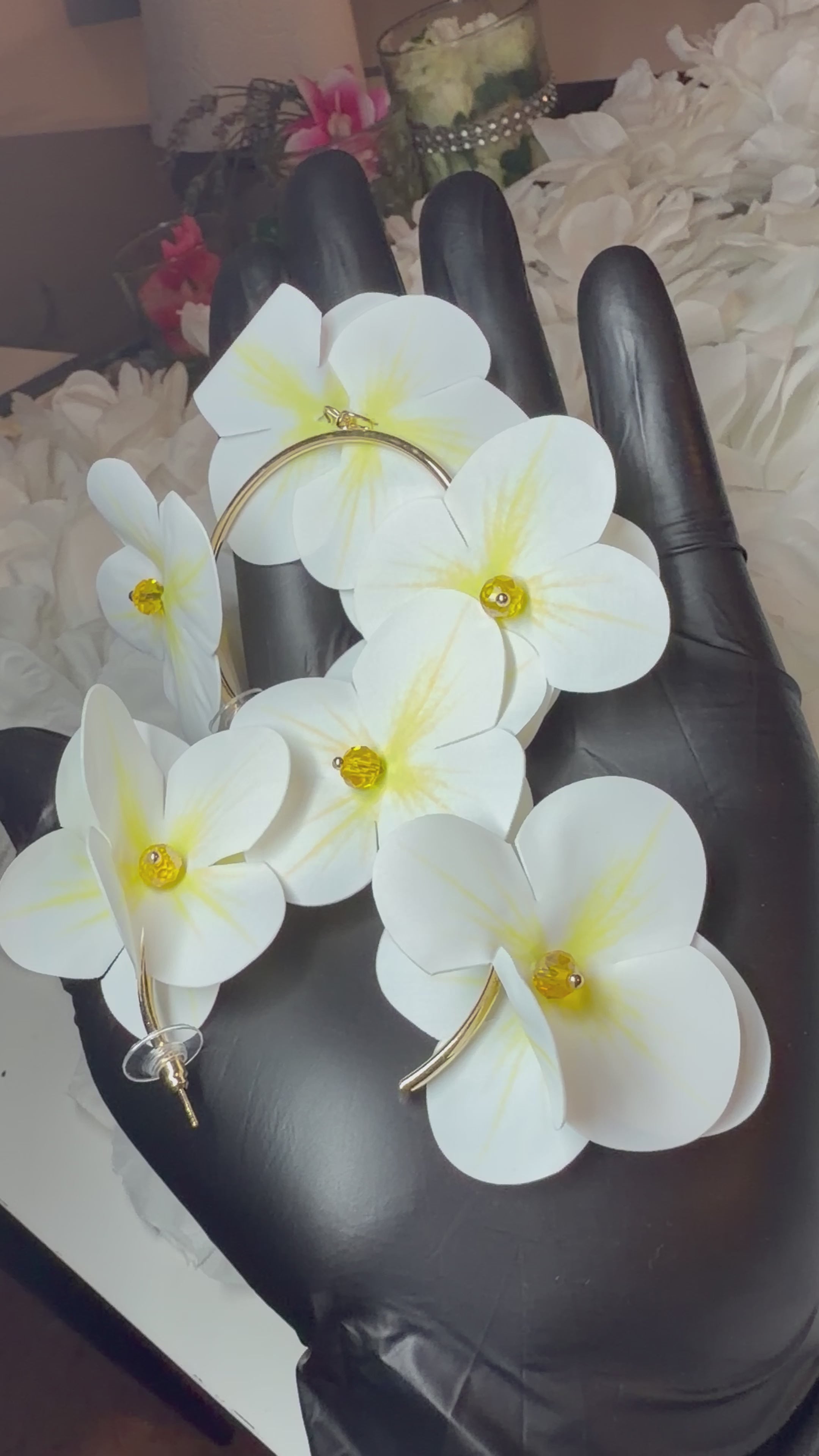 Boucle d’oreille créole en fleurs
