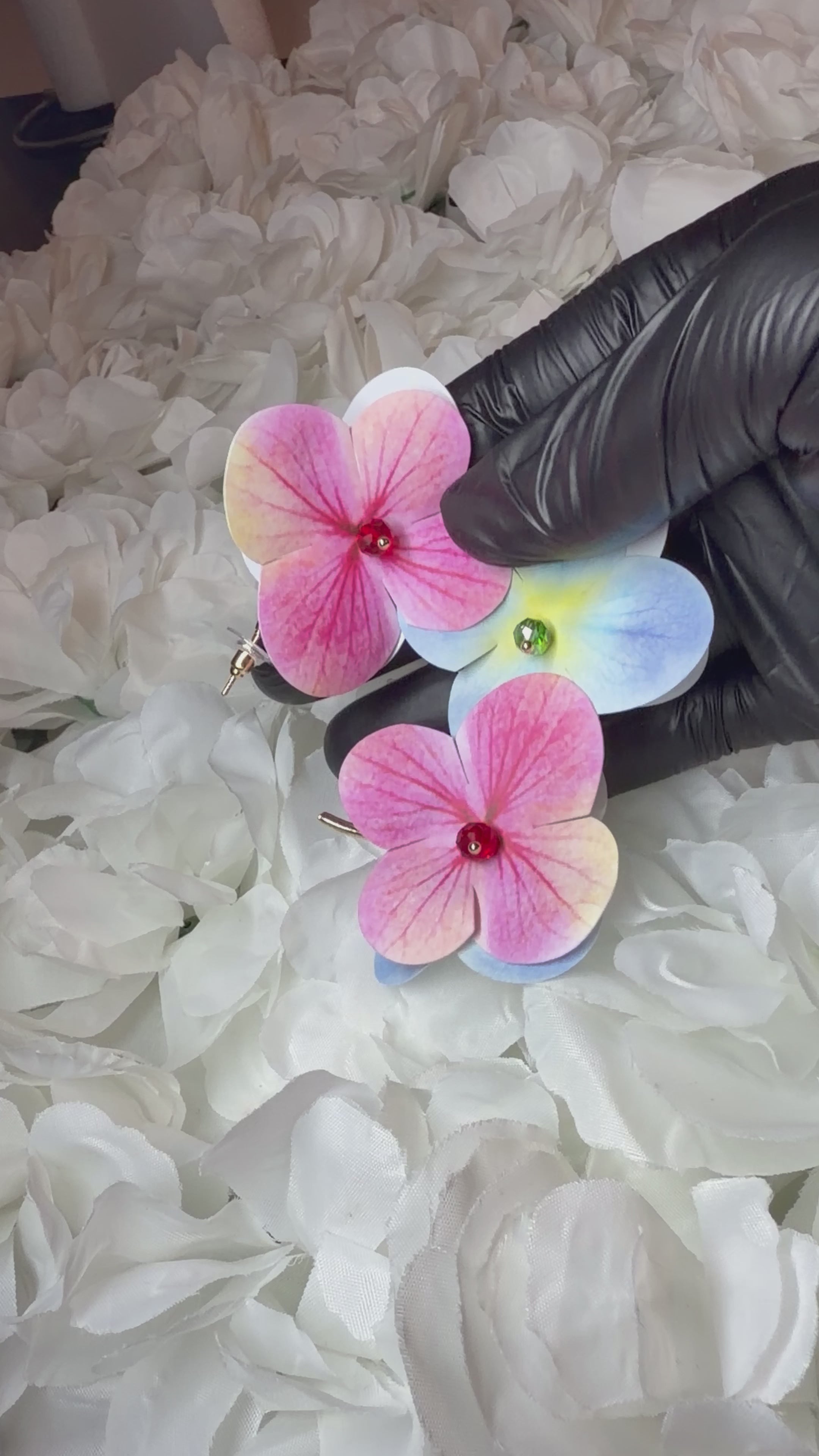 Boucle d’oreille en fleur créole bleu rose